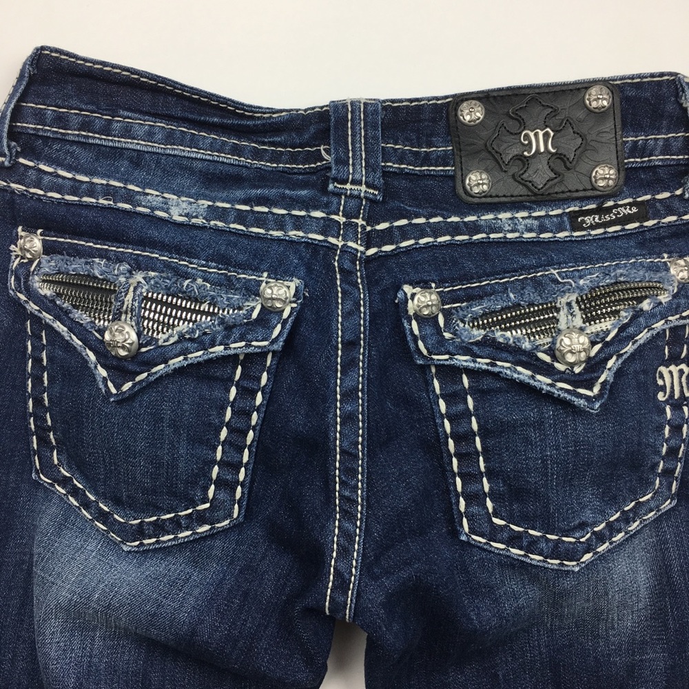 🛍 Miss Me Distressed Cut and Zip Bootcut Jeans 27